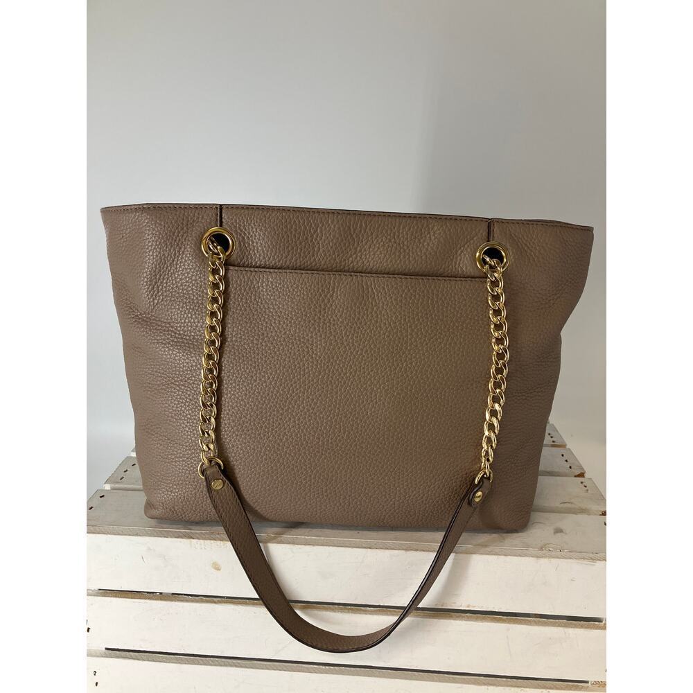 MICHAEL KORS, LARGE TAUPE PEBBLED LEATHER SHOULDER BAG - Picture 5 of 16